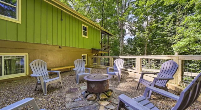 Коттедж Charming Maggie Valley Getaway w/ Fire Pit!