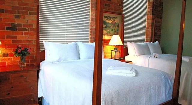 Четырёхместный Studio Suite Deluxe The Historic Brookstown Inn, Trademark Collection by Wyndham