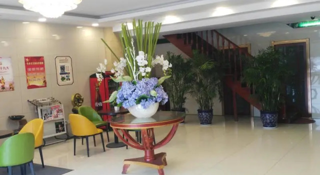 GreenTree Alliance Rizhao Yingbin Road Hotel, Book Hotel Hoteller i Rizhao med parkering, Parkering
