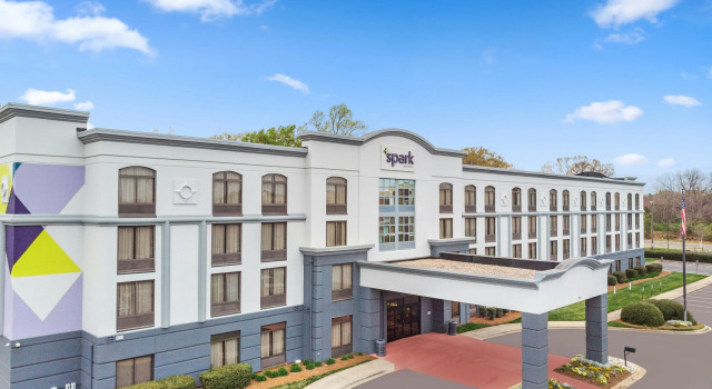 Spark By Hilton Charlotte Tyvola I-77, Забронировать Отель Executive Park Шарлотте