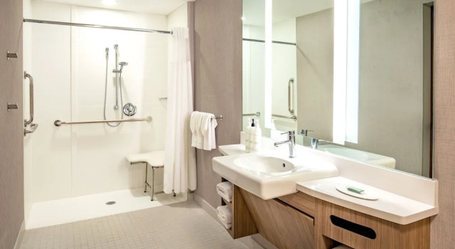 Двухместный люкс SpringHill Suites by Marriott Boston Logan Airport Revere Beach