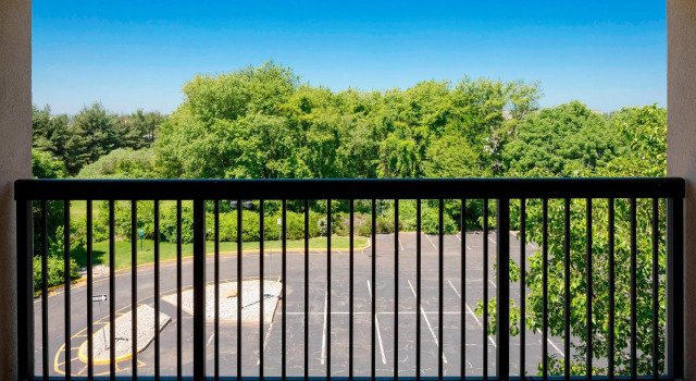 Двухместный люкс с 2 комнатами Courtyard by Marriot Cranbury South Brunswick