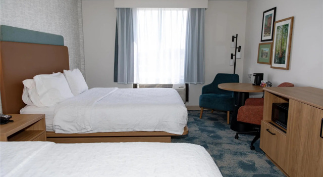 Четырёхместный номер Standard Hampton Inn & Suites Jennings