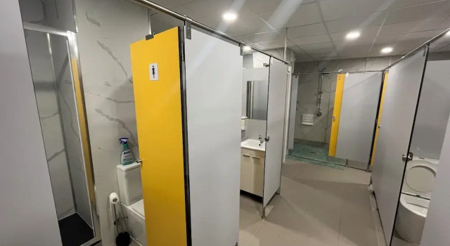 Кровать в общем номере Debod Hostel