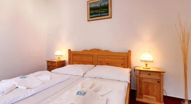 Hotel Stara Skola, Забронировать Отель Слоуп Moravian karst