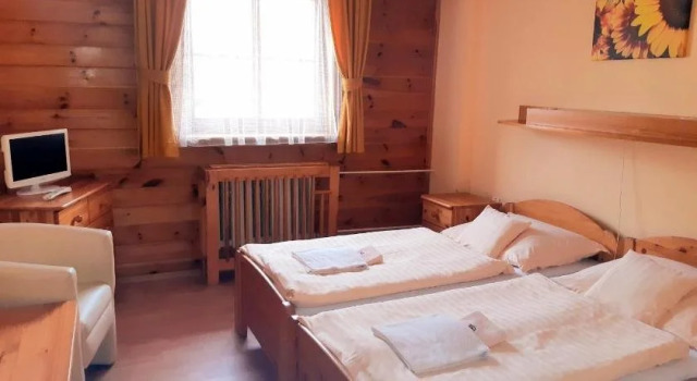 Penzión UNA, Rezervovat Hotel Hotely v Žilinský kraj s parkováním, Parkování