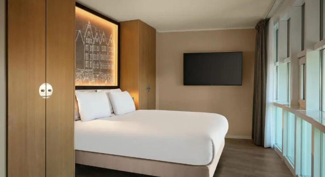 Двухместный номер Aqua Deluxe Wasserturm Hotel Cologne, Curio Collection by Hilton