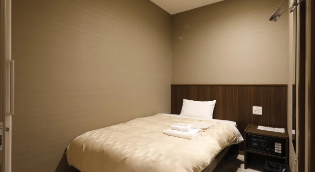 Кровать в общем номере (мужской номер) Grand Cabin Hotel Naha Oroku