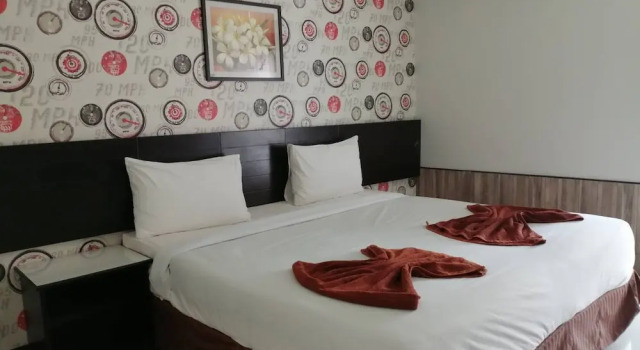 Двухместный номер Standard с балконом Grand Pruksa Siri Apartment