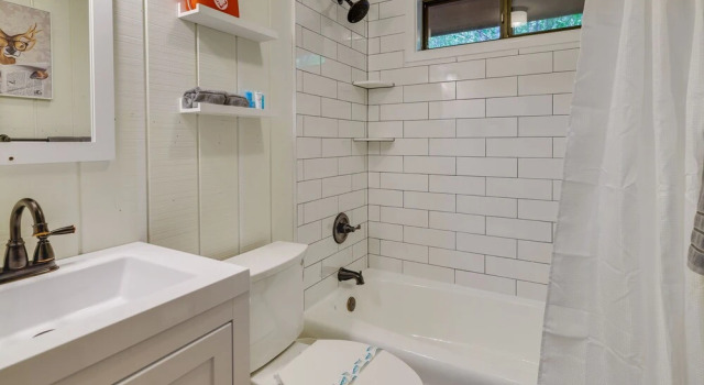 Коттедж Gouldsboro Vacation Rental w/ Pool & Lake Access!