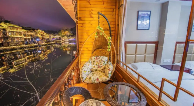 Двухместный номер Standard с балконом Phoenix Fuyuan Villa Riverside Hotel