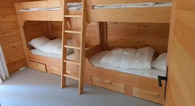 Chalet in Les Masses With ski Storage, Prenota Chalet Hotel a Canton Vallese con parcheggio, Parcheggio
