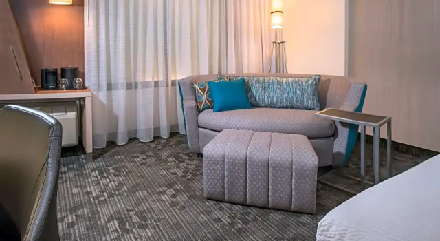 Двухместный люкс c 1 комнатой Courtyard by Marriott Toronto Mississauga/West