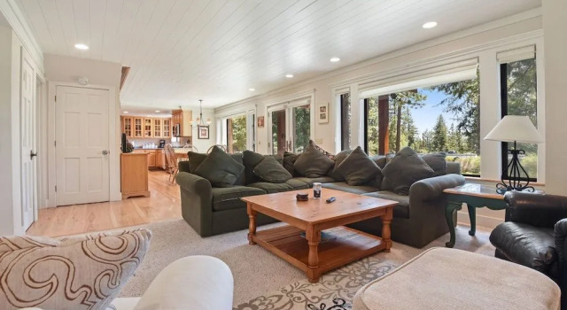Tahoe Highlands Hideaway, Забронировать Дом для отпуска Карнелиан-Бэй Норт-Лейк-Тахо, рядом с Skylandia Park