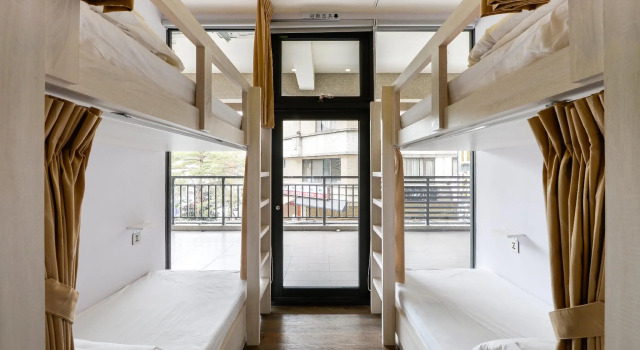 Кровать в общем номере (мужской номер) Taichung Box Design Hotels