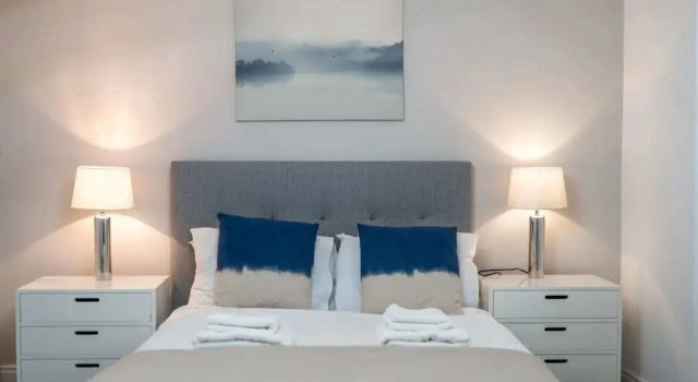 Bright and Modern 2 Bedroom Apartment in Earl's Court