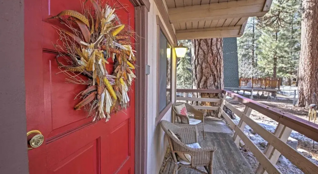 Коттедж Big Bear Cabin w/ Fenced Yard: 4 Mi to Snow Summit