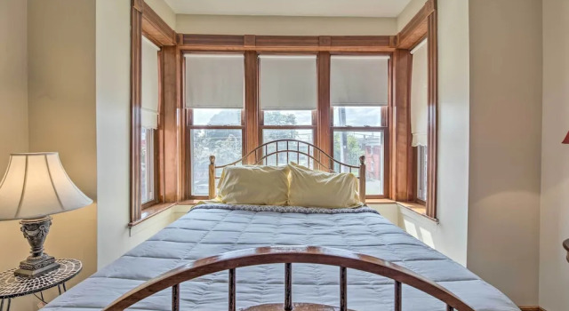 Historic Apartment - Half Mi to Lake Champlain!, Réserver Appartement Plattsburgh Lac Champlain