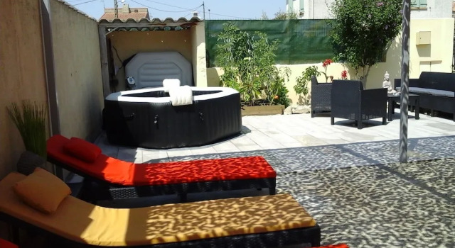 Rue des jardins de Lucas, Забронировать Отель Отели Арля с парковкой, Парковка