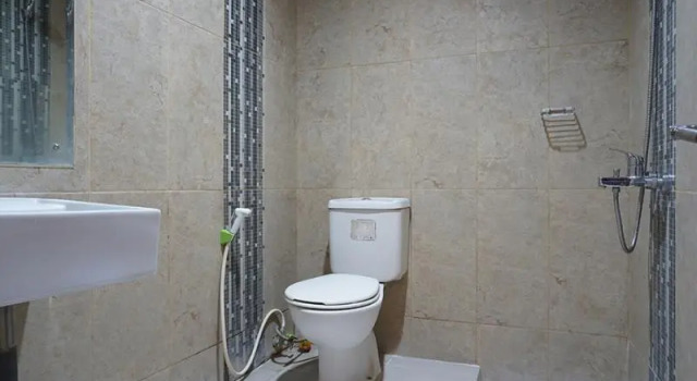 Люкс Standard RedDoorz near Kemang Square