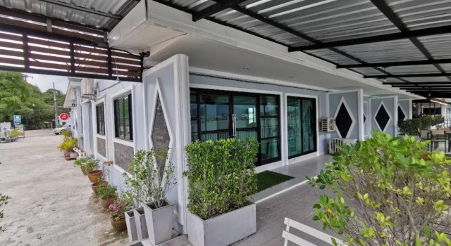 Двухместный номер Standard Chaiyai River Front Hotel