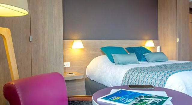 Семейный номер Standard с видом на бассейн Best Western Plus La Marina