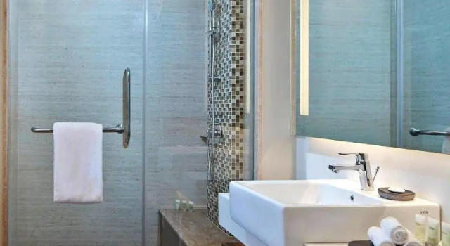 Двухместный номер Deluxe с балконом и с видом на город Courtyard by Marriott Bali Seminyak Resort