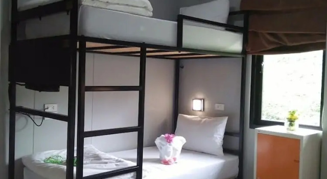 Кровать в общем номере Хостел Sirinsamui Boutique