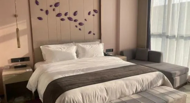 Семейный люкс Lavande Hotel (Wuzhou)