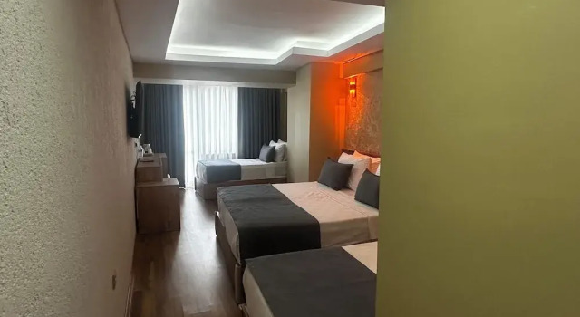 Четырёхместный номер Standard с балконом и с видом на внутренний двор Özer Palace Hotel