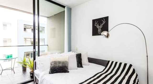Executive Two Bed Penthouse Studio in the City