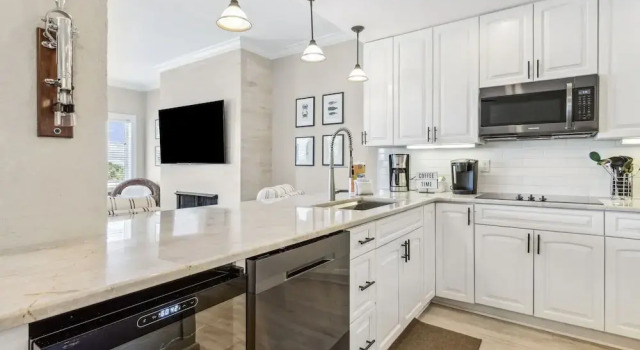 Luxury Private Beachfront Condo w/ Parking Garage & Stunning Views