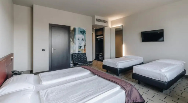 Четырёхместный номер Superior Hotel Continental