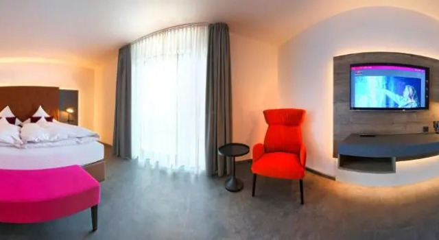 Emils Hotel, Забронировать Отель Отели Пирмазенс с парковкой, Парковка