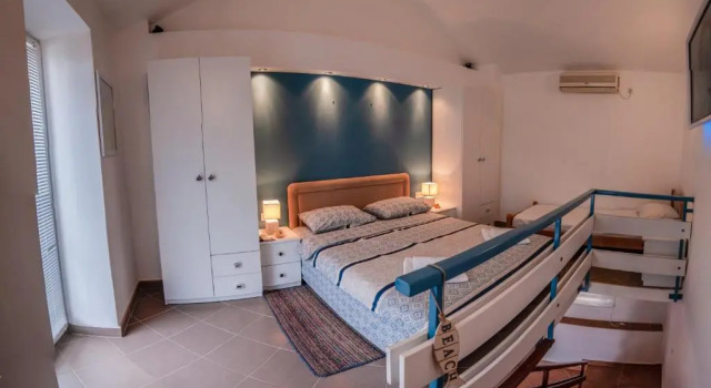 Hidden Jewl - Kakrc Apartment, Забронировать Апартаменты/квартира Отели Lustica с парковкой, Парковка