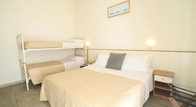 Семейный номер Standard с балконом Hotel Miriam