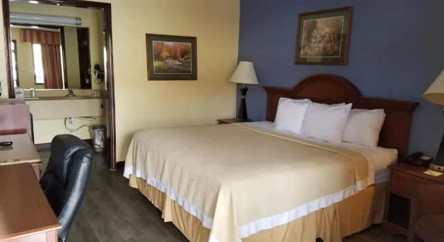 Номер Standard Days Inn by Wyndham Jacksonville NC