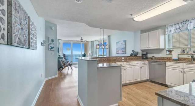 Avalon 810 - Large Corner Unit w/ Wrap Around Balcony & Gorgeous Beach Views!