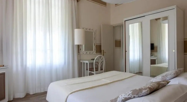 Двухместный люкс с балконом и с видом на море Hotel Olimpia
