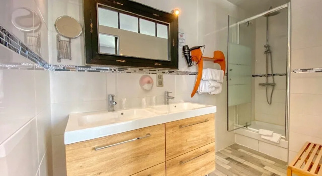 Номер Comfort Hôtel Le Ptit Monde