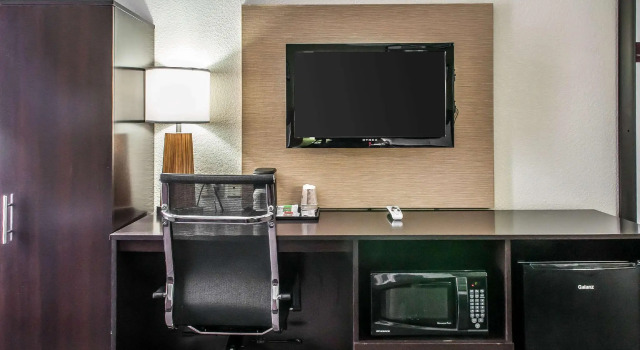 Четырёхместный номер Standard Отель Garner Albuquerque Airport by IHG