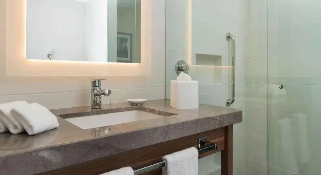 Четырёхместный номер Hampton Inn by Hilton Leon