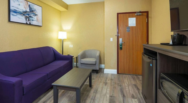 Двухместный люкс Quality Inn & Suites