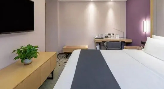Кровать в общем номере (женский номер) Lavande Hotel (Haerbin Central Street, Youyi Road)