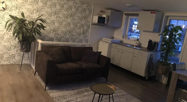 Семейные апартаменты Slapen in eigentijds woonboot hotel