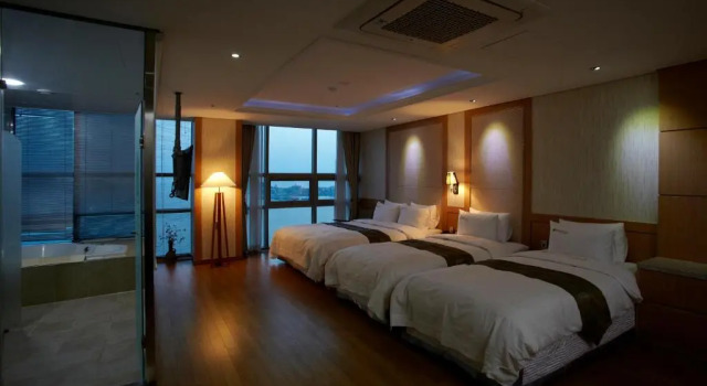 Семейный номер Premier с видом на море Benikea Hotel Yeosu