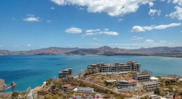 Modern Studio Apartment with Covered Balcony, Full Kitchen, and Stunning Ocean Views, Rezerwuj Apartament Hotele w Guanacaste z parkingiem, Parking