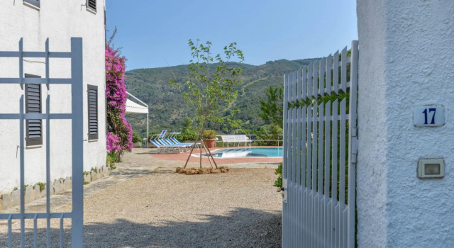 Octagonal villa with private pool and 10 beds-Villa Ottagonale