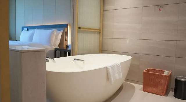 Номер Deluxe с балконом Doubletree Resort By Hilton Hainan - Xinglong Lakeside