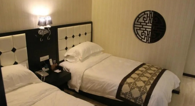 Heluo Sunshine Culture Theme Hotel, Rezerwuj Hotel Hotele w Luoyang z parkingiem, Parking